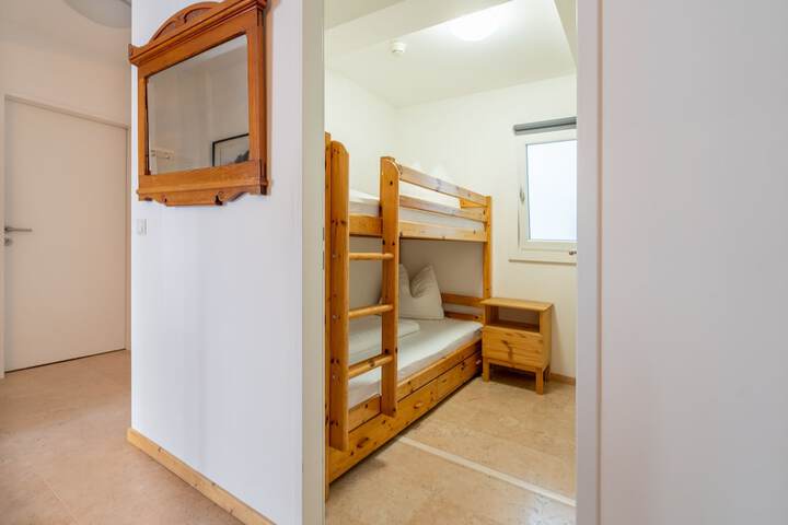 Room 26 of 108