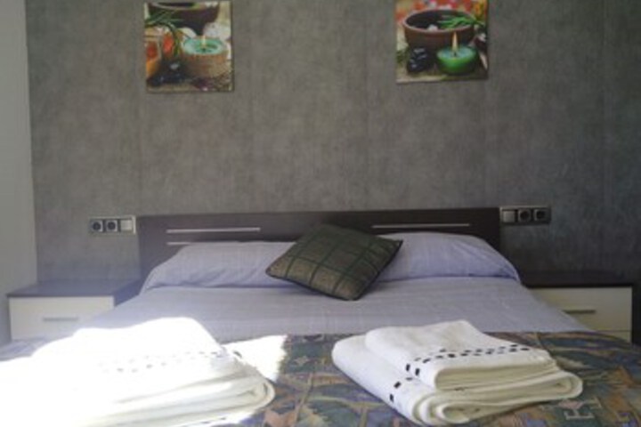 Room 8 of 10