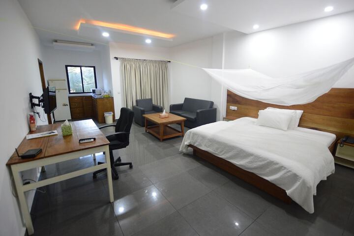 Room 4 of 84