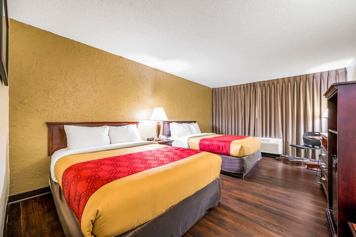 2 Double Beds (8 of 8)