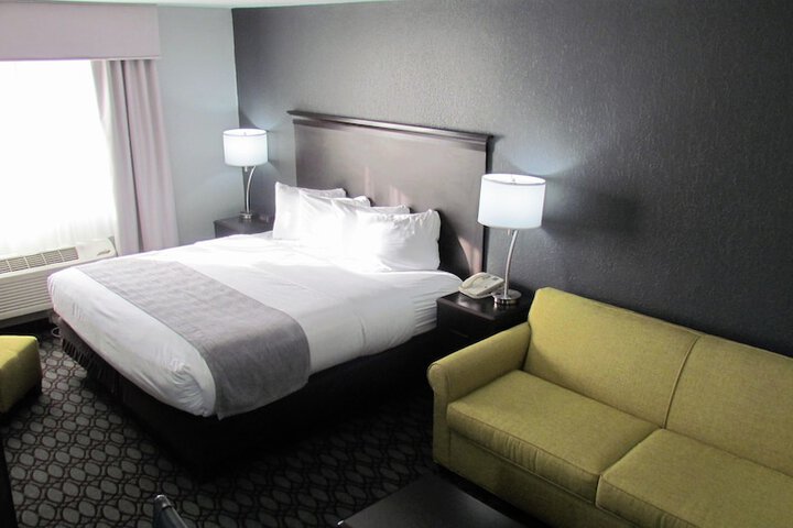 Basic King Bed (25 of 32)