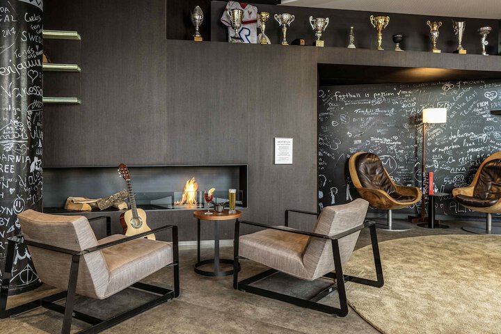 Lounge 69 of 100
