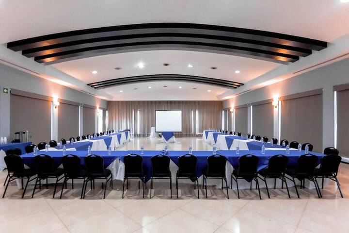 Ballroom/Hall 130 of 179