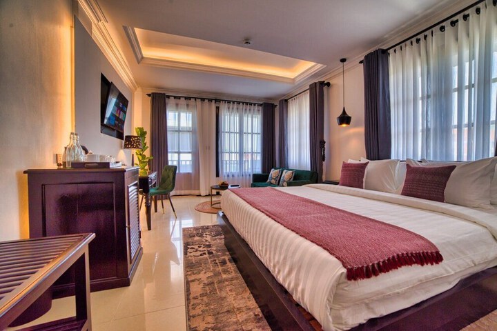 Room 4 of 10