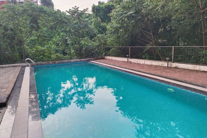 Pool 10 of 13