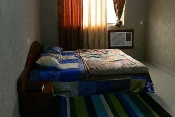Room 9 of 28