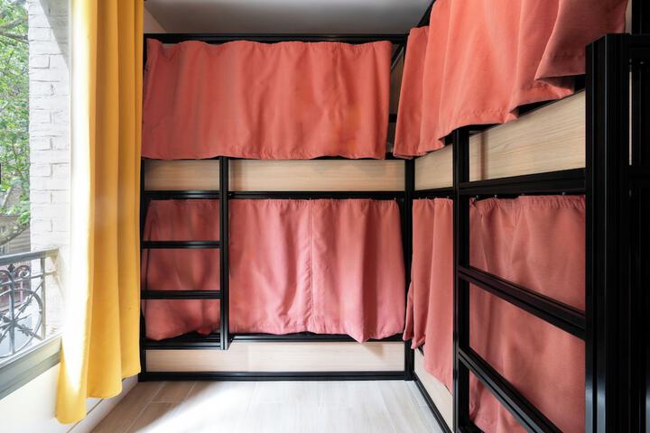 Room 10 of 26