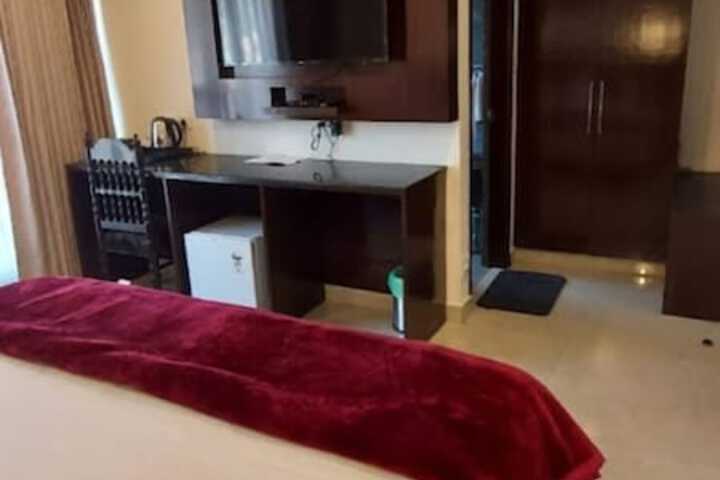 Room 9 of 25