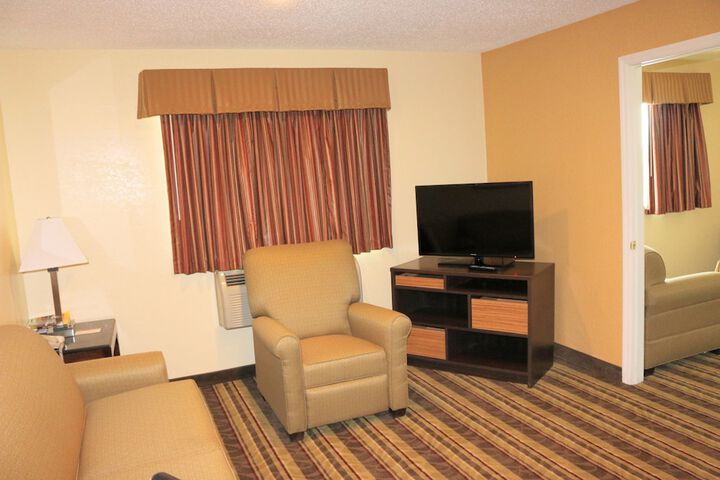 Deluxe King Bed (2 of 11)