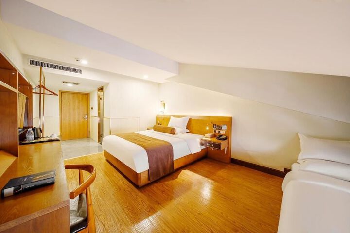 Room 10 of 44
