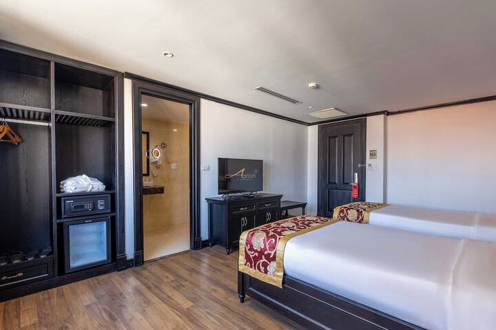Room 16 of 65