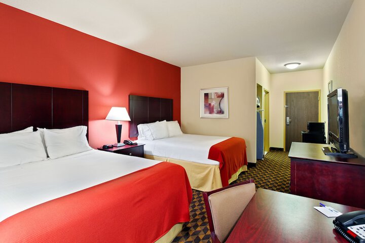 2 Queen Beds (4 of 7)