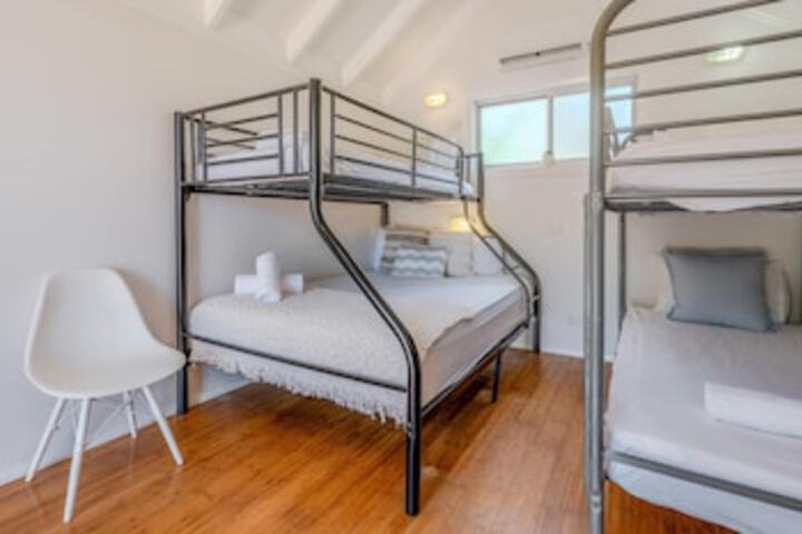 Room 4 of 279