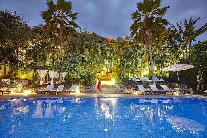 Pool Hotel
