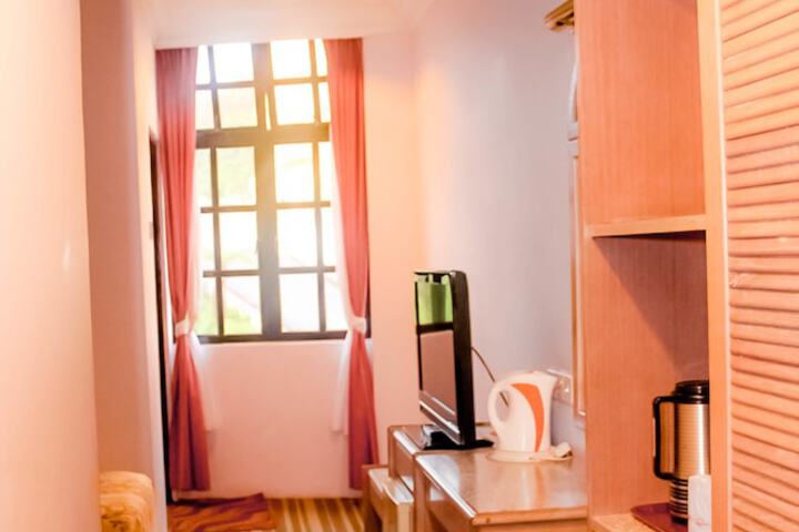 Room 8 of 33
