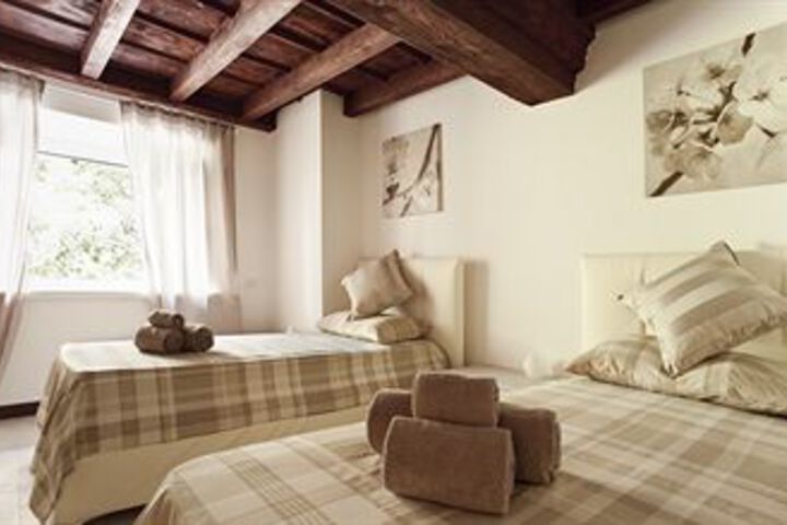 Room 15 of 38