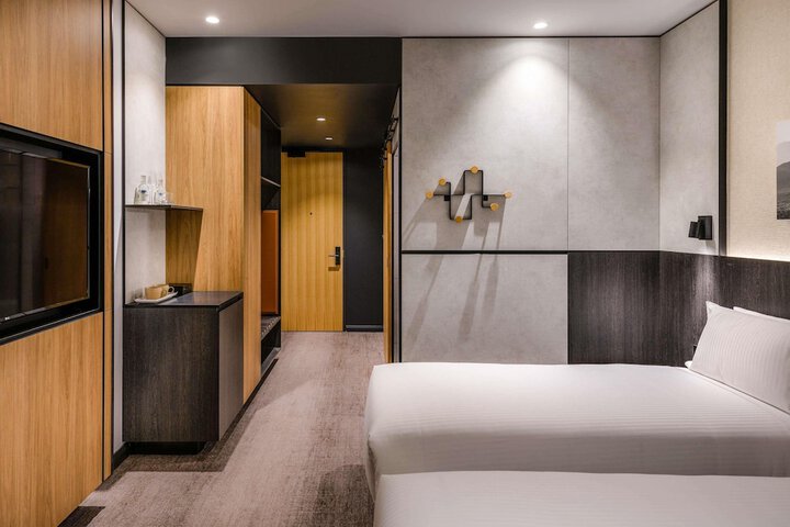 Room 45 of 172
