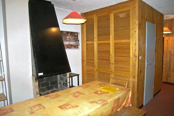 Room 3 of 10