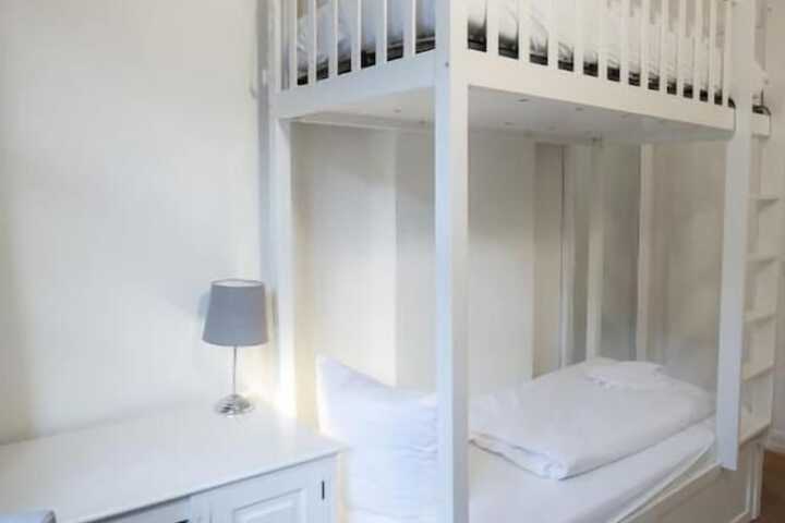 Room 7 of 34