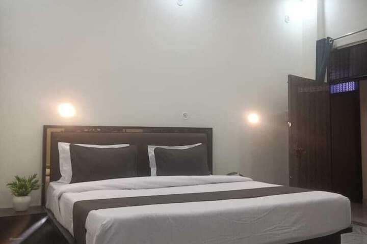 Room 3 of 6