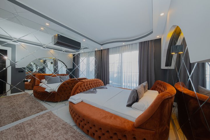 Room 3 of 7
