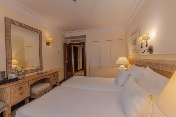 Room 5 of 63