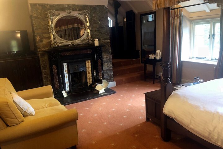Room 3 of 46