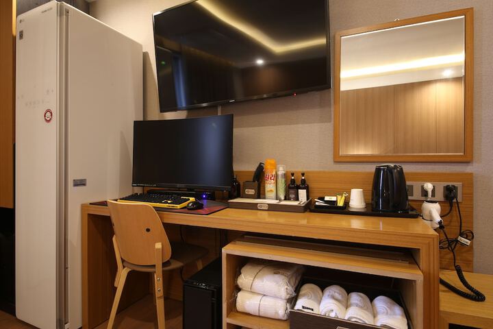 Room 34 of 110