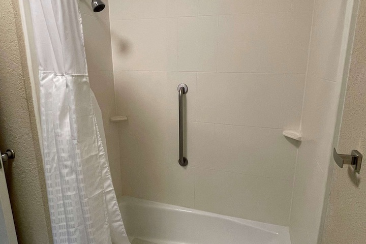 1 Queen Bed Accessible (36 of 46)