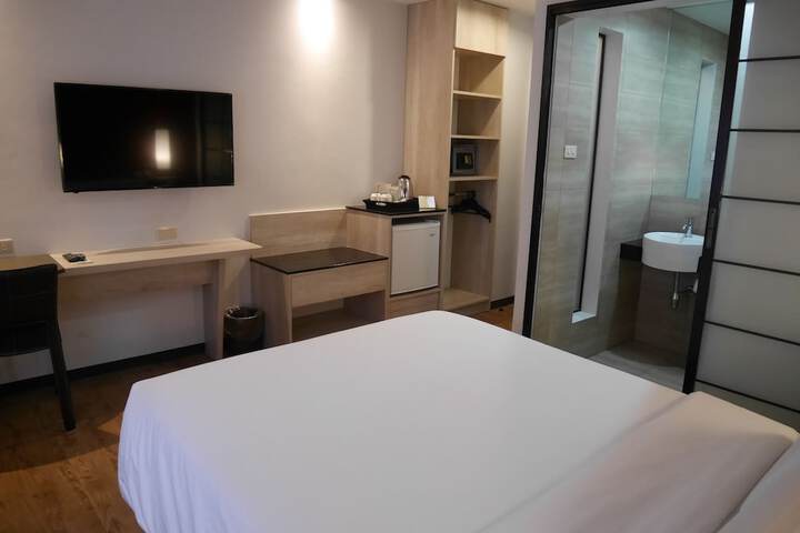 Room 9 of 94