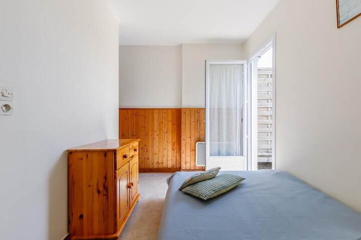 Room 33 of 109