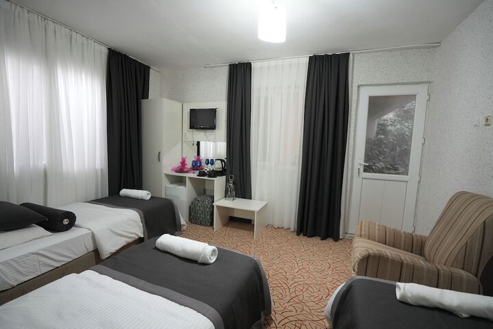 Room 12 of 62