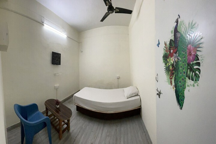 Room 5 of 13