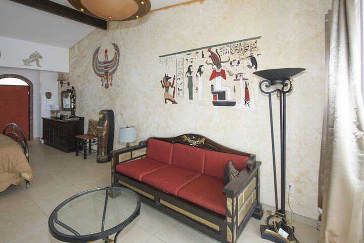 Room 53 of 413