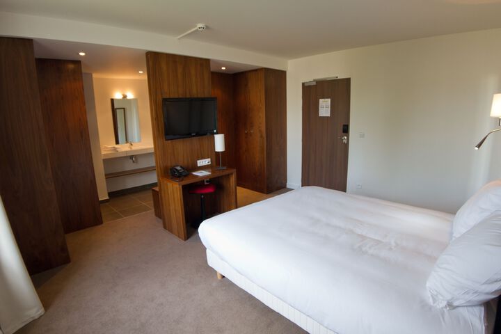 Room 10 of 13