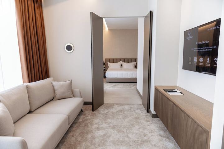 Room 25 of 176