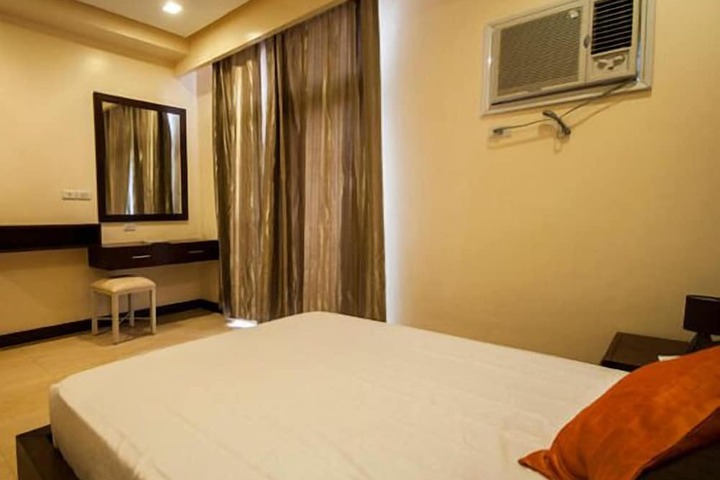Room 4 of 35