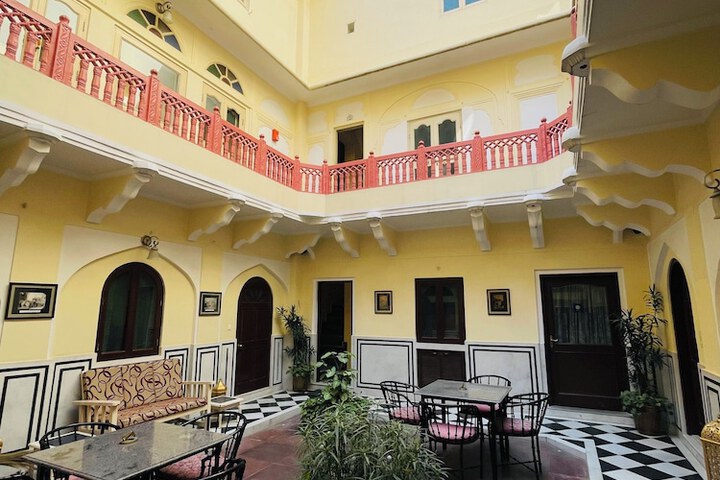 Hotel Exterior 70 of 73