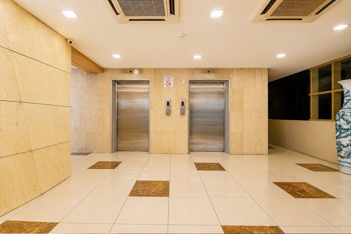 Entrance & Lobby