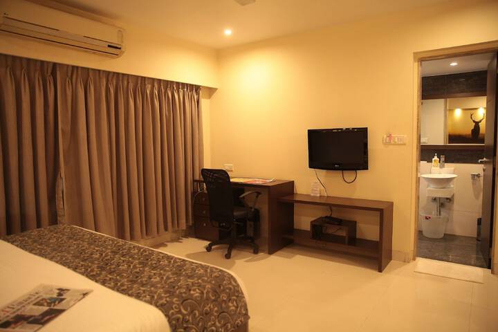 Room 12 of 24