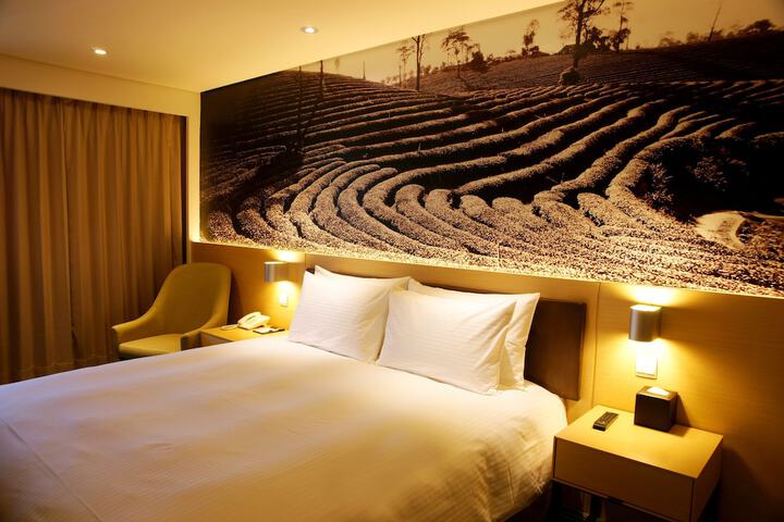 Room 3 of 33