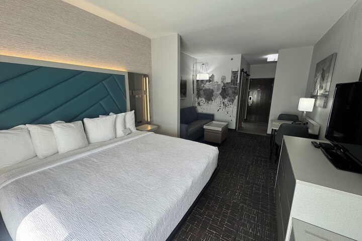Room 8 of 49