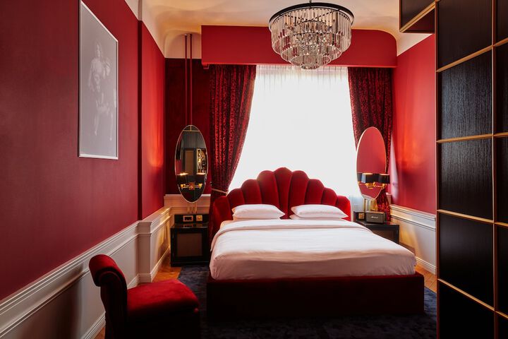 Room 22 of 83