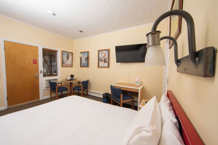 Room 11 of 11
