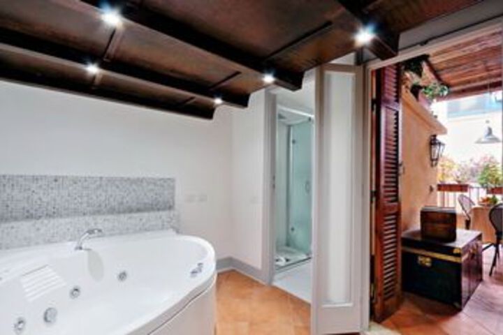 Room 5 of 28