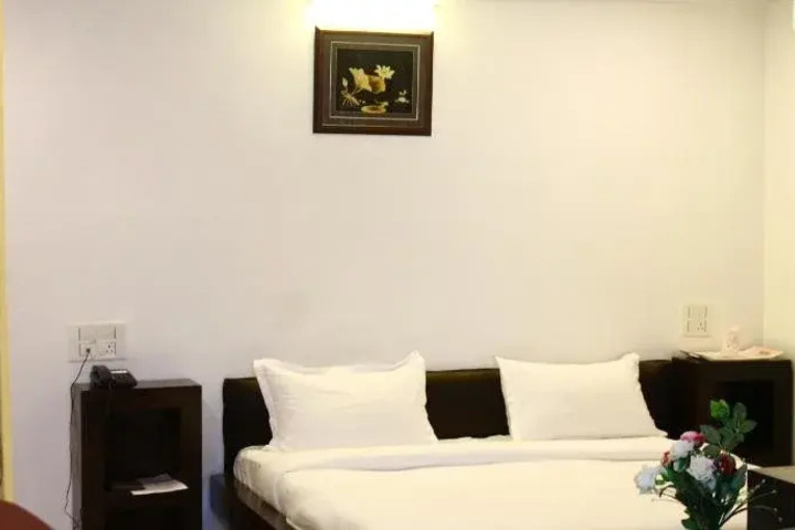 Room 4 of 18