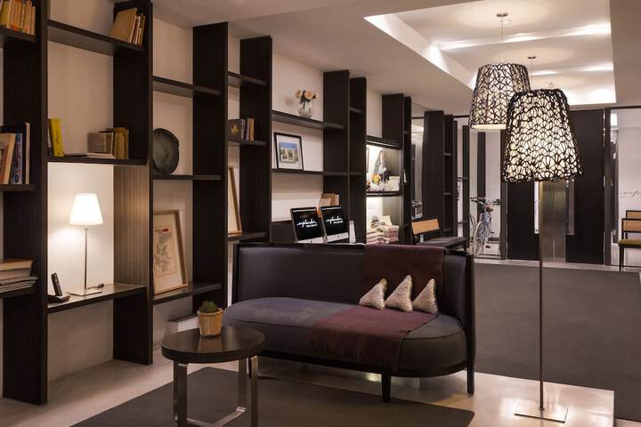 Entrance & Lobby