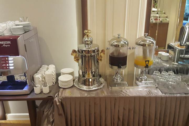 Breakfast/Coffee Service 69 of 95