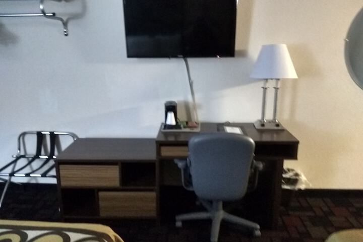 Room 10 of 34