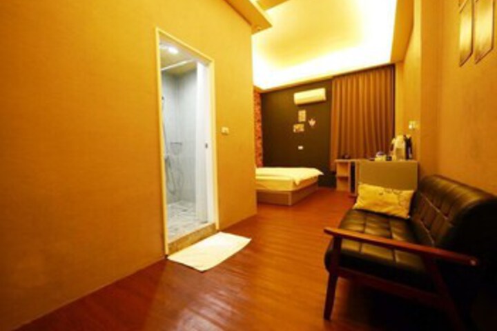 Room 2 of 32